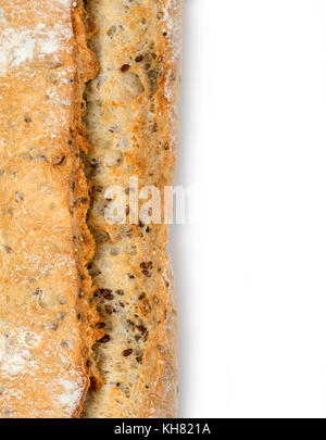 Pane appena sfornato in casa tradizionale pane a mano su bianco Foto Stock
