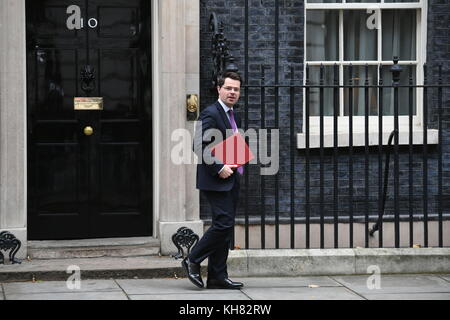 Il Segretario dell'Irlanda del Nord James Brokenshire parte dopo la riunione settimanale del Gabinetto al 10 di Downing Street, Londra. Foto Stock