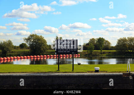 Segno di navigazione a Cromwell bloccare sul fiume Trento Newark Foto Stock