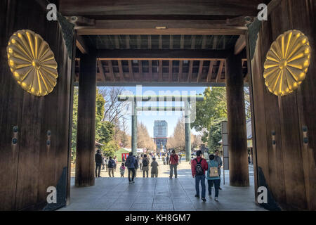Giappone Tokyo city, yasukuni jinja santuario.Caption locale *** Architettura, gate, storia, Giappone, jinja, santuario, molla, tempio, tokyo city, torii, t Foto Stock