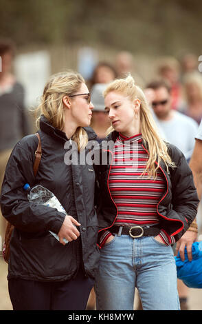 Due amiche al Glastonbury festival 2017 Foto Stock