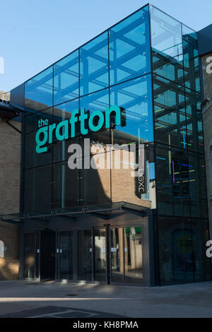 Il rinnovato Grafton shopping center con la nuova entrata di vetro. Cambridge, Inghilterra, Regno Unito. Foto Stock