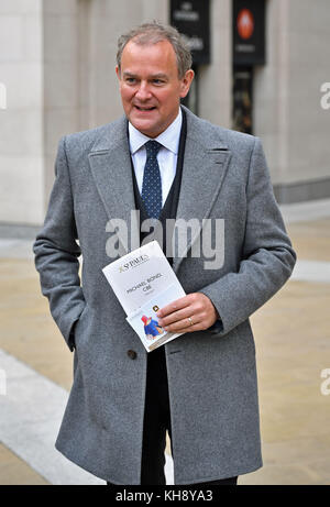 Hugh Bonneville dopo un servizio commemorativo per l'autore di Paddington Michael Bond alla Cattedrale di St Paul, Londra. Foto Stock