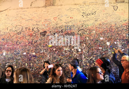 Il messaggio di amore parete presso la casa di Giulietta a Verona Foto Stock