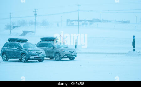 Auto parcheggiate durante tempeste di neve. inverno nel Vermont Foto Stock