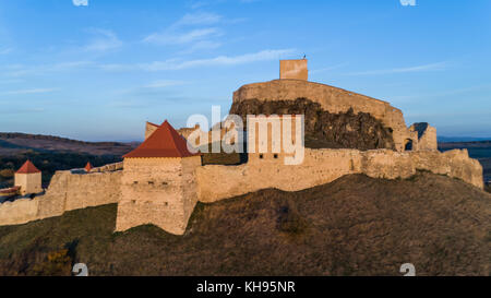 Medievale cittadella rupea prima attestata nel 1324 è uno dei più antichi siti archeologici in Romania Foto Stock