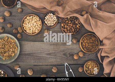 Vari dadi e schiaccianoci Foto Stock