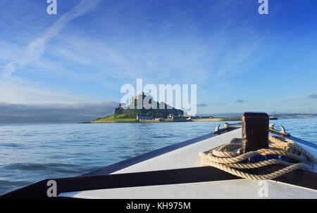 Il traghetto passeggeri di prima mattina per St. Michael's Mount, Cornovaglia, Regno Unito - John Gollop Foto Stock