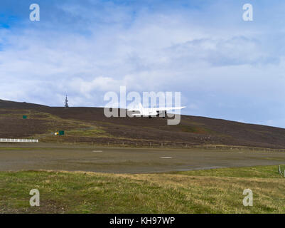 fiera dh ISLES AIRPORT FAIR ISLE Loganair Islander Aircraft turboprop pista che decollo aeroplano isole scozzesi scozia isola Foto Stock