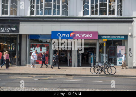 Il negozio al dettaglio anteriore Currys PC World e Carphone Warehouse , su Princes Street Edinburgh Scozia Scotland Foto Stock