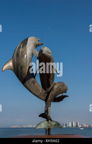 Messico, Stato Di Jalisco, Puerto Vallarta. El Centro, parte vecchia del centro. Il Malecon, lungomare Boardwalk noto per le opere d'arte locali e la sua vista Foto Stock