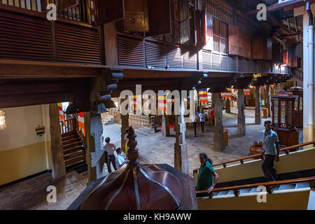 Kandy, Sri lanka - Novembre 2013: Tempio del dente Foto Stock