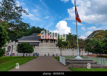 Kandy, Sri lanka - Novembre 2013: Tempio del dente da esterno Foto Stock