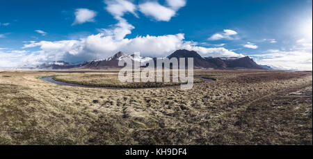 Panorama di una bella mattina in Islanda