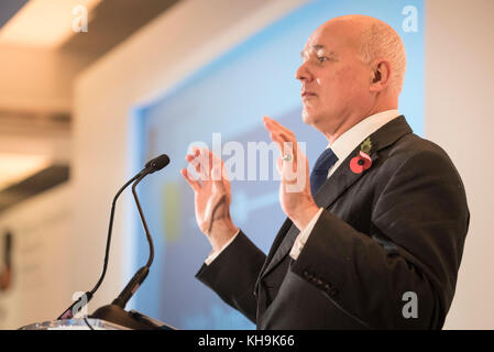 Crowne Plaza Hotel, Stratford-upon-Avon,Warwickshire, Regno Unito. Il 3 novembre 2017. Iain Duncan Smith MP assiste ad una conferenza organizzata da Coventry e W Foto Stock