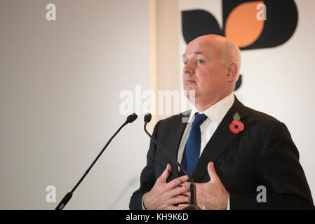 Crowne Plaza Hotel, Stratford-upon-Avon,Warwickshire, Regno Unito. Il 3 novembre 2017. Iain Duncan Smith MP assiste ad una conferenza organizzata da Coventry e W Foto Stock