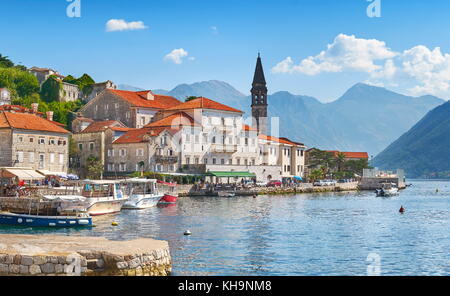 Montenegro Perast villaggio dei balcani paesaggio di montagna, Kotor Bay Foto Stock