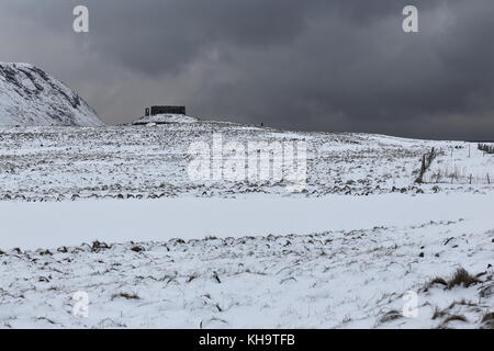 Luftwaffe rovine radar da w.w.ii in borga-kvalhausen costruito dai tedeschi nel 1944 per guardare i convogli di murmansk-ora il posto è una meta turistica molto Foto Stock