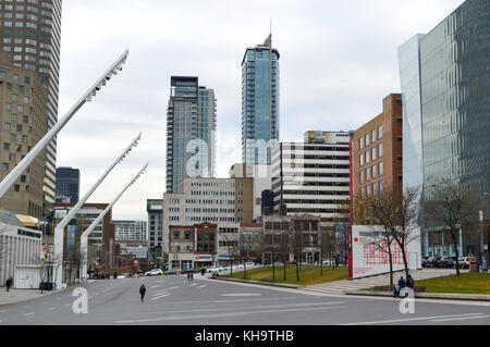 Montreal, Canada - 12 novembre 2017: vista dei dintorni di Place des arts square, Montreal, Canada Foto Stock