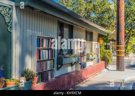 La più grande nel mondo outdoor bookstore, Bart di libri in Ojai, California. Foto Stock