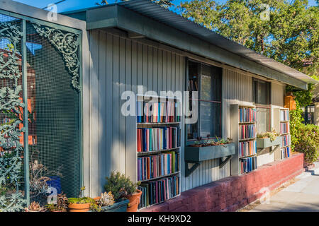 La più grande nel mondo outdoor bookstore, Bart di libri in Ojai, California. Foto Stock