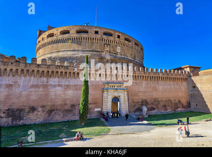 Roma, Italia - 1 novembre: (nota dell'editore: Questa immagine HDR è stato miscelato digitalmente.) il castel Sant'Angelo è visto il 1 novembre 2017 in italia a Roma. Roma è una delle destinazioni turistiche più famose del mondo. Foto Stock