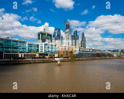 Gli edifici residenziali e commerciali a sud dock, puerto madero quartiere, buenos aires, Argentina Foto Stock