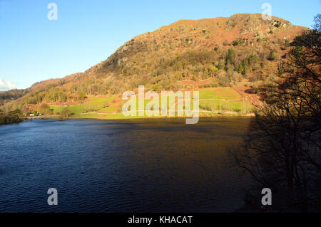 Nab una cicatrice wainwright orientale è sceso al di sopra di rydal acqua nel parco nazionale del distretto dei laghi, cumbria, Regno Unito. Foto Stock