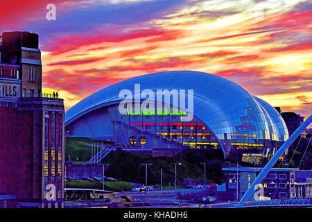 Gateshead Millennium Salvia Concert Hall e il Mar Baltico piattaforma di visualizzazione ed osservatori Foto Stock