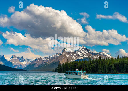 Escursione in barca, il Lago Maligne, Jasper National Park, Alberta, Canada Foto Stock