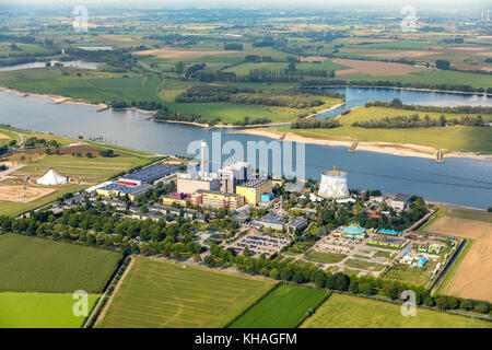 Wunderland kalkar, parco divertimenti, ex centrale nucleare di Kalkar sul Reno, kernwasser wunderland, dipinto di torre di raffreddamento Foto Stock