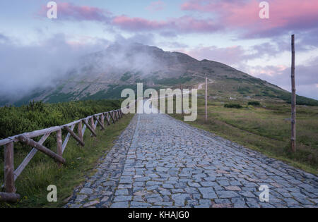 Il percorso di montagna Snezka, Krkonose National Park, Polonia. Foto Stock