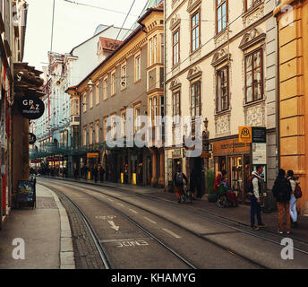 Graz, Austria - 10 novembre 2017: street di graz, architettoniche e infrastrutturali di dettagli. Foto Stock