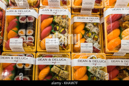 Sushi in porzioni imballate a prendere il via al Dean & DeLuca SoHo di New York City Foto Stock