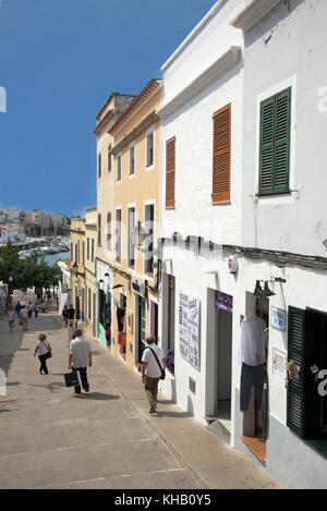 Pedesrian street e il porto di Ciutadella menorca Spagna Foto Stock