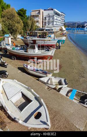 Barche, spiagge e holels, Tolo, Peleponnese, Grecia Foto Stock