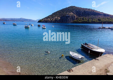 Barche, spiagge e holels, Tolo, Peleponnese, Grecia Foto Stock