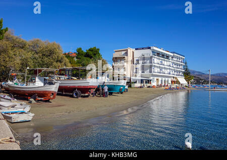 Barche, spiagge e holels, Tolo, Peleponnese, Grecia Foto Stock