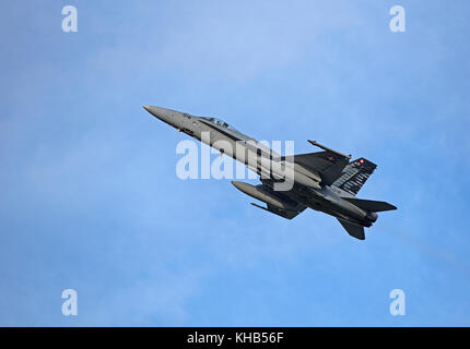 Swiss Air Force mcdonnell Douglas F18C/A Hornet veloce propulsori Twin Jet Fighter Aircraft.su 4 settimane di formazione pilota esercizio. Foto Stock