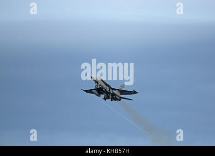 Swiss Air Force mcdonnell Douglas F18C/A Hornet veloce propulsori Twin Jet Fighter Aircraft.su 4 settimane di formazione pilota esercizio. Foto Stock