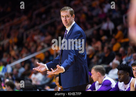 University of Tennessee Tennessee Novembre 14, 2017: head coach Scott Cherry dell'Alto punto Panthers durante il NCAA pallacanestro tra la University of Tennessee volontari e il punto alto Università pantere a Thompson Boling Arena a Knoxville TN Tim Gangloff/CSM Foto Stock