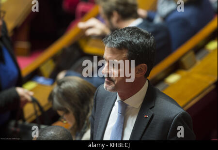 Parigi, Francia. 15 novembre 2017. L'ex primo ministro francese Manuel Walls ha visto partecipare a una sessione di domande al governo all'Assemblea nazionale. Crediti: Thierry le Fouille/SOPA/ZUMA Wire/Alamy Live News Foto Stock