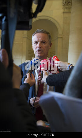 Parigi, Francia. 15 novembre 2017. Il politico francese di destra Nicolas Dupont Aigan è stato intervistato dai media. Crediti: Thierry le Fouille/SOPA/ZUMA Wire/Alamy Live News Foto Stock