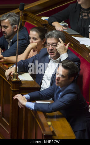 Parigi, Francia. Xv nov, 2017. di sinistra e uomo politico francese Jean luc melenchon visto per partecipare a una sessione di domande al governo presso l'assemblea nazionale di credito: thierry le fouille/sopa/zuma filo/alamy live news Foto Stock