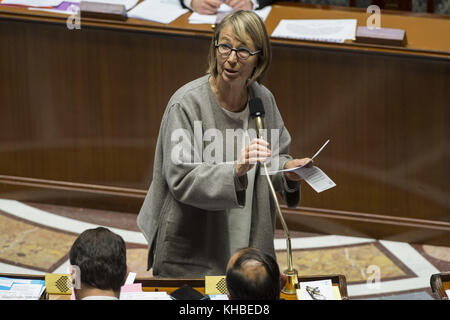 Parigi, Francia. Xv nov, 2017. ministro della cultura di francia francoise nyssen visto per partecipare a una sessione di domande al governo presso l'assemblea nazionale di credito: thierry le fouille/sopa/zuma filo/alamy live news Foto Stock