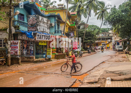 Una scena di strada in Baga, Goa, India Foto Stock