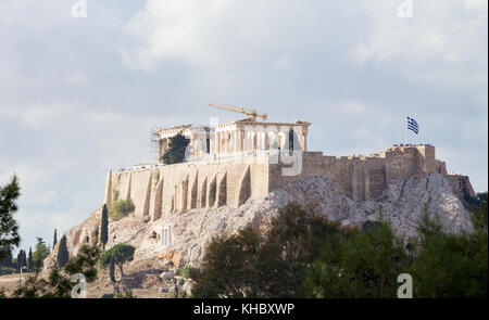 Vista dallo stadio Panatenaico, della roccia dell'Acropoli e del tempio del Partenone Foto Stock