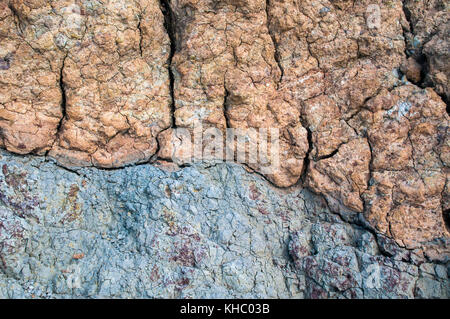 Strati di argilla stratificato scogliere erodendo lentamente al punto di Hannover, Compton Bay, IW Foto Stock
