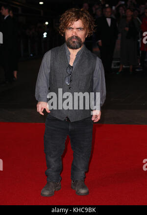 Il BFI LFF Closing Night Gala e la premiere britannica di "Three Billboards Outside ebbing, Missouri" si sono tenuti presso l'Odeon Leicester Square - arrivi con: Peter Dinklage dove: Londra, Regno Unito quando: 15 ottobre 2017 Credit: Mario Mitsis/WENN.com Foto Stock