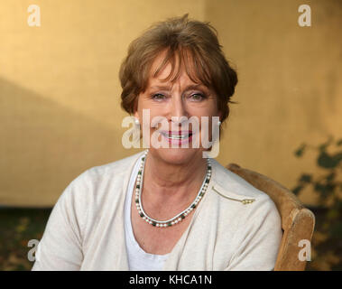 Minette Walters partecipa al 10° giorno del Cheltenham Literature Festival con: Minette Walters Where: Cheltenham, Regno Unito quando: 8 ottobre 2017 Credit: WENN Foto Stock